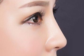 鐘金源羽毛提拉除皺術：令廣州曙光醫(yī)學美容醫(yī)院神奇回春！