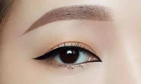 徐榮陽的鼻子效果如何？醫(yī)生實力深度評估，走進硅膠隆鼻案例分析