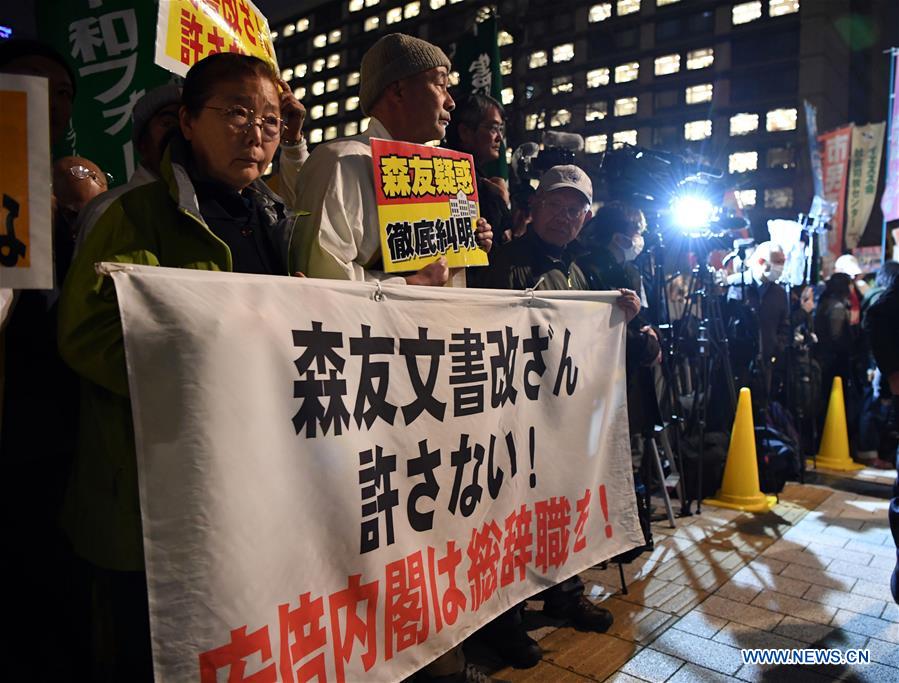 Xinhua Headlines: Japan's Abe mired in cronyism scandal, facing increasing calls for cabinet's resignation