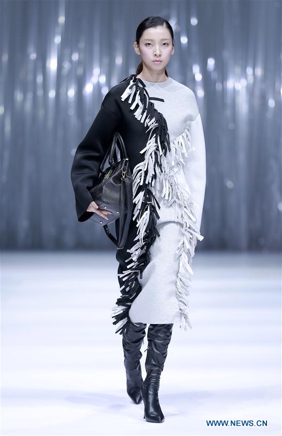 CHINA-BEIJING-GRADUATE FASHION WEEK (CN)