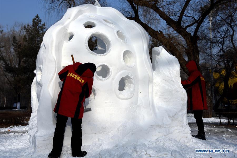 CHINA-HARBIN-SNOW SCULPTURE (CN)