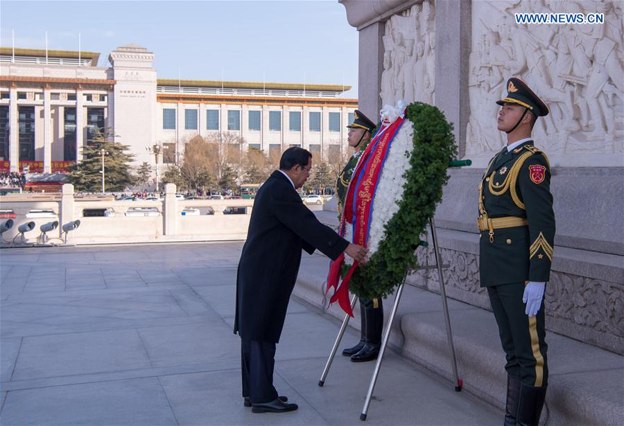 CHINA-BEIJING-CAMBODIAN PM-MONUMENT-TRIBUTE (CN)