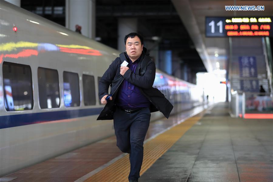 CHINA-SPRING FESTIVAL-HOLIDAY END-TRAVEL RUSH (CN)