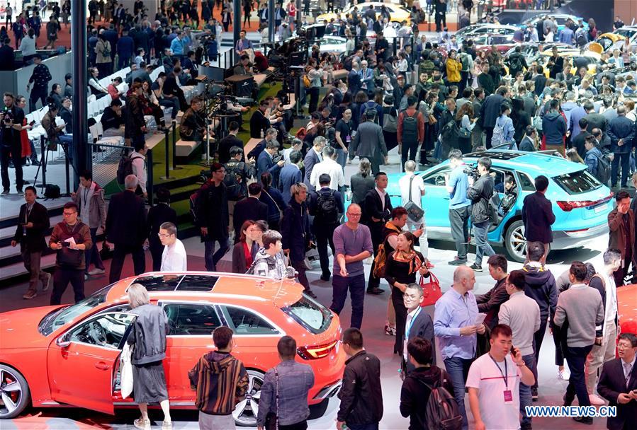 Xinhua Headlines: World's largest auto market eyes NEV, AI for new growth