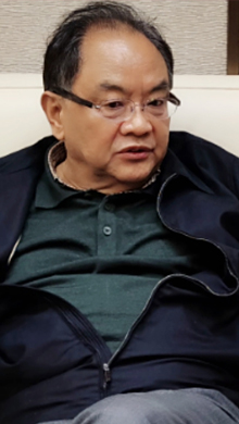 中央文史研究館館員、中國(guó)文聯(lián)原副主席、中國(guó)文藝評(píng)論家協(xié)會(huì)原主席、著名文藝評(píng)論家仲呈祥