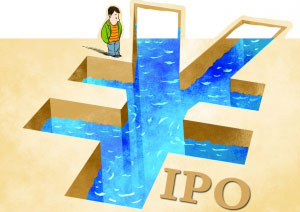 新股發(fā)行以發(fā)行人信息披露為中心，中介機(jī)構(gòu)對(duì)發(fā)行人信息披露的真實(shí)性、準(zhǔn)確性、完整性進(jìn)行把關(guān)，將證券發(fā)行人的持續(xù)盈利能力和投資價(jià)值，交由投資者和市場(chǎng)自主判斷，而監(jiān)管部門和發(fā)審委只對(duì)發(fā)行申請(qǐng)文件和信息披露內(nèi)容的合法合規(guī)性進(jìn)行審核，開啟了向注冊(cè)制的過(guò)渡。 　　武漢科技大學(xué)證券研究所所長(zhǎng)董登新：證監(jiān)會(huì)、發(fā)審委的職責(zé)有所轉(zhuǎn)變，部分行政干預(yù)有退出跡象，而將價(jià)值判斷交由投資者和市場(chǎng)，而這正是注冊(cè)制的基本精神和核心內(nèi)容之一。