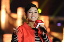 著名青年歌唱家、二炮文工團(tuán)副團(tuán)長(zhǎng)陳思思傾情表演