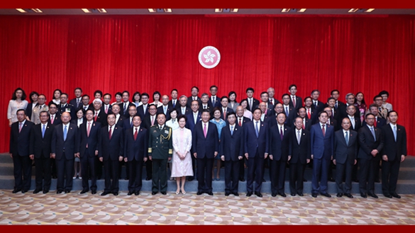 習(xí)近平會(huì)見香港特別行政區(qū)新任行政、立法、司法機(jī)構(gòu)負(fù)責(zé)人