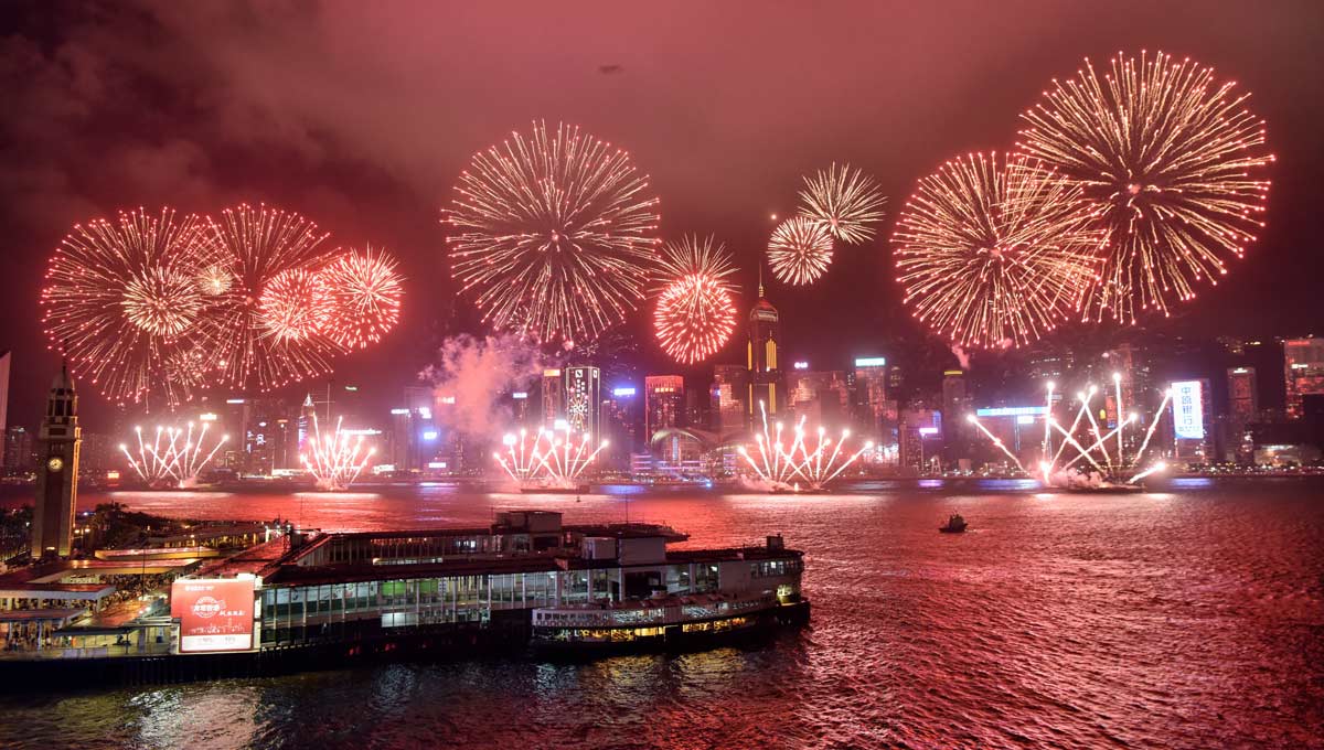 香港舉行慶?；貧w20周年煙花匯演