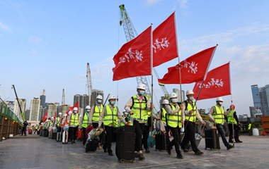 我在現(xiàn)場&middot;照片背后的故事｜援港60天，見證荒灘起方舟