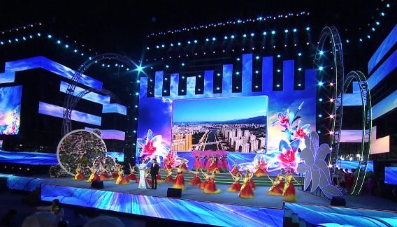 花開新時(shí)代?中國(guó)文聯(lián)電影家協(xié)會(huì)走進(jìn)凌源舉辦下基層慰問(wèn)演出