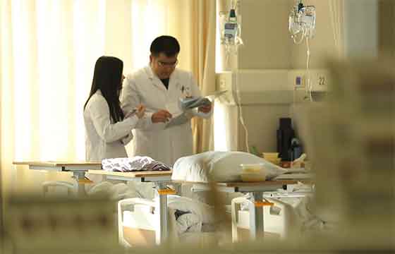 致敬偉大改革｜對(duì)話40年，講述身邊的健康故事（第五集）&mdash;&mdash;小醫(yī)院不再門可羅雀，大醫(yī)院不再&ldquo;戰(zhàn)時(shí)狀態(tài)&rdquo;