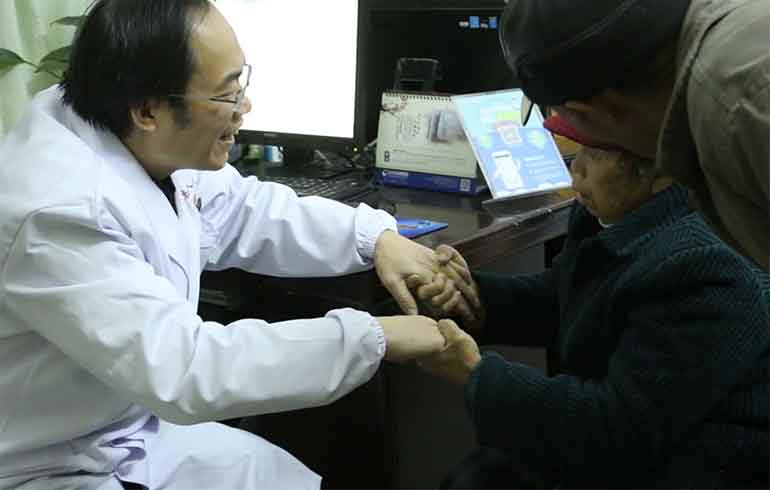 致敬偉大改革｜對(duì)話40年，講述身邊的健康故事（第三集）&mdash;&mdash;有了新農(nóng)合，看病不再愁