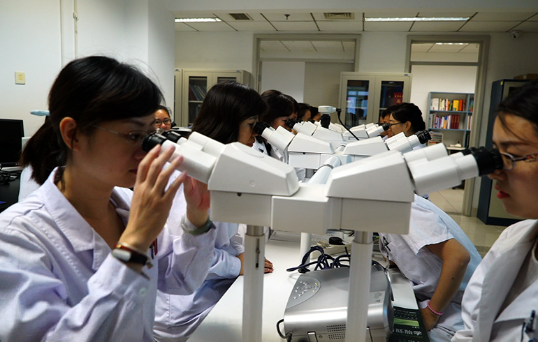 致敬偉大改革｜對(duì)話40年，講述身邊的健康故事（第三十三集）&mdash;&mdash;好醫(yī)生是這樣煉成的