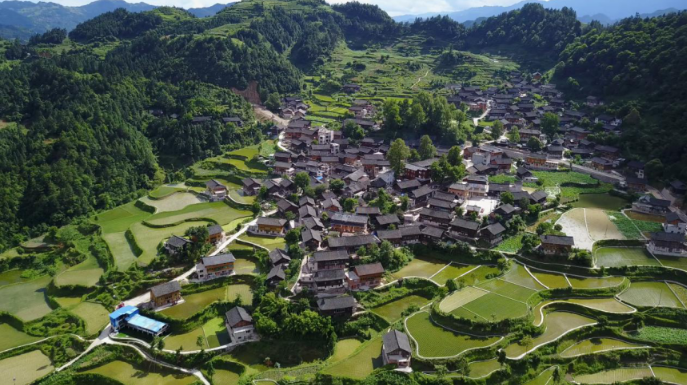 從貧困村到示范村，結(jié)對(duì)幫扶的&ldquo;龍?zhí)翗颖?rdquo;是如何煉成的