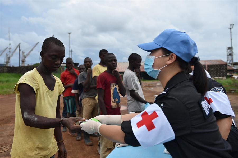 （國際）（2）駐利比利亞維和防暴隊(duì)為當(dāng)?shù)孛癖婇_展義診活動(dòng)