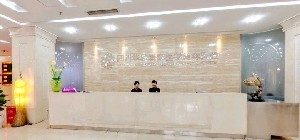 四川華美紫馨醫(yī)學(xué)美容醫(yī)院做豐額頭整形多少錢？
