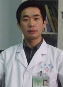 　　彭志勇，鄭州美緣整形美容醫(yī)院主治醫(yī)師  　　彭志勇醫(yī)生簡介：  　　彭志勇，是一位有著30年從醫(yī)經(jīng)驗、獨到審美眼光、精湛整形技藝的時尚藝術整形醫(yī)生，曾為多位港澳臺明星整形，歷屆大韓民國整形外科學術研討會特邀醫(yī)生，韓國醫(yī)院特邀醫(yī)生，失敗整形修復醫(yī)生，每年前往韓國和的整形醫(yī)生做研討交流。  　　擅長領域自體脂肪移植，“3D動感豐胸、面部年輕化、面部輪廓塑造”等整形手術，創(chuàng)立的“六維立體藝術面雕”技術，結合“醫(yī)學、美學、相學"融入藝術美雕技術，代表了目前國內乃到整形的較高水平。  　　彭志勇社會職務/榮譽：  　　超級激光整形美容創(chuàng)意發(fā)明人  　　國光激光技術研究開發(fā)中心臨床培訓導師  　　中國激光美容技術和激光美容文化的重要倡導者  　　國際皮膚激光美容醫(yī)生  　　亞洲皮膚醫(yī)學激光美容醫(yī)生  　　面部童顏緊膚術激光內雕創(chuàng)始人  　　首屆國際整形美容節(jié)“有影響力的激光醫(yī)學美容醫(yī)生”  　　彭志勇擅長項目：  　　面部精細手術，面部童顏緊膚術、形體雕塑，激光整形美容手術，精細修復術。