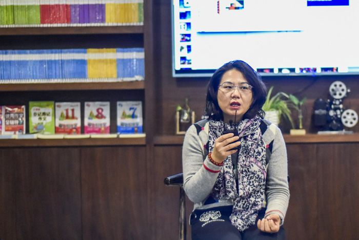 王煥：唐卡現(xiàn)在發(fā)展得很好。一個(gè)是國家非遺政策的保護(hù)，第二唐卡技藝本身很精良，做唐卡的這些藝人始終保有著工匠精神，做出來的東西令人稱贊，它自然能慢慢傳播開來。