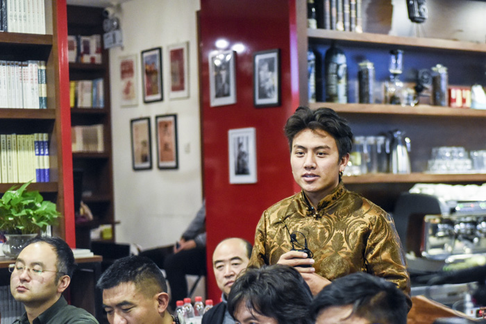 安久家族老八：我們的家族一直在做技藝的傳承，這是我們的使命，我們應(yīng)該承擔(dān)起來。希望能用我學(xué)到的知識(shí)，把我們家族的技藝推廣到更廣大的市場。