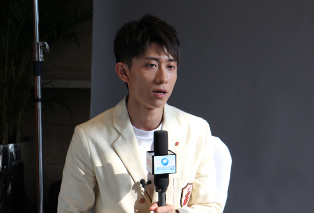 國有棟梁，大愛無疆；爾如嫩草，小愛芬芳。