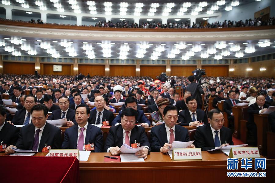 （兩會(huì)&middot;人大開(kāi)幕）（11）共聚一堂