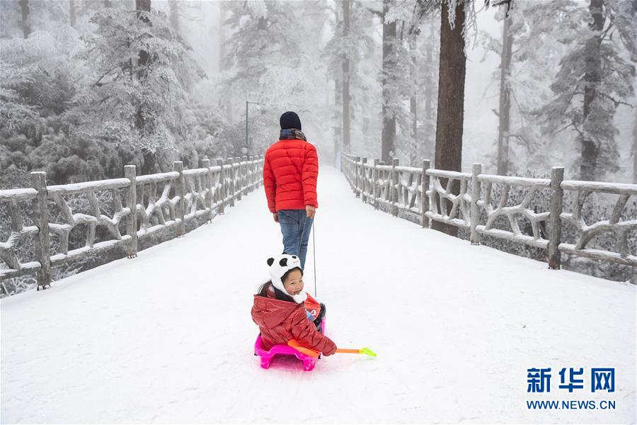 (社會)(6)暢游冰雪瓦屋山
