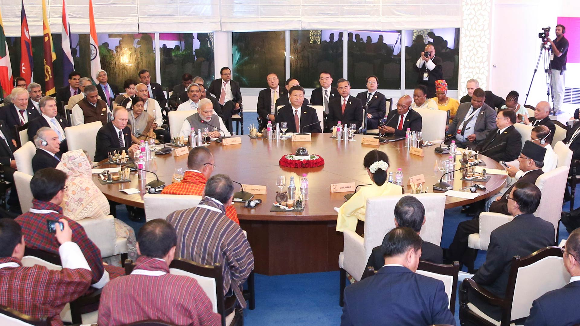 習近平出席金磚國家領導人同&ldquo;環(huán)孟加拉灣多領域經濟技術合作倡議&rdquo;成員國領導人對話會