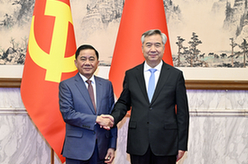 李希同越共中央政治局委員、中央書記處書記、中央檢查委員會主任陳錦繡舉行會談