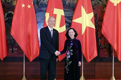 蔡奇同越共中央政治局委員、中央書記處常務書記張氏梅舉行會談