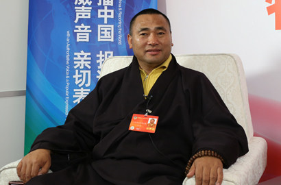 全國政協(xié)委員東寶仲巴&middot;呼圖克圖做客新華網(wǎng)、中國政府網(wǎng)兩會訪談