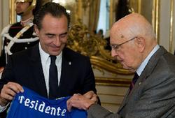 意總統(tǒng)接見(jiàn)足球國(guó)家隊(duì)成員