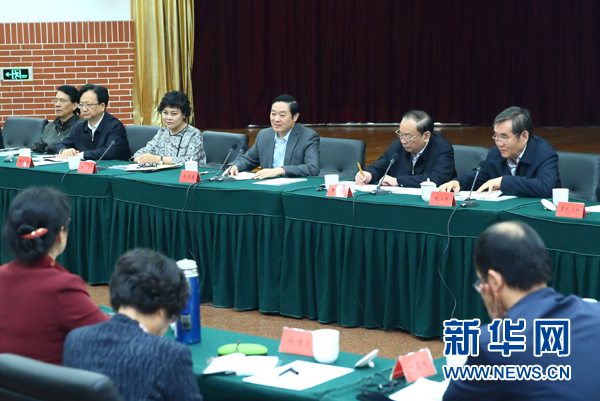 4月12日，中共中央政治局委員、中央書記處書記、中宣部部長劉奇葆在北京出席&ldquo;走向世界的中國兒童文學(xué)&rdquo;座談會(huì)并講話。 新華社記者丁海濤攝