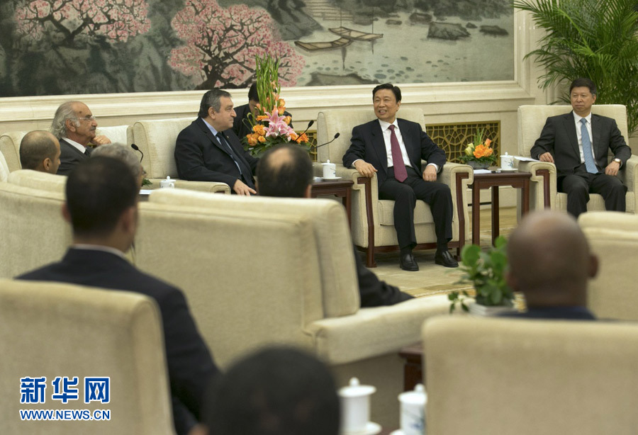 4月25日，國家副主席李源潮在北京人民大會(huì)堂會(huì)見出席&ldquo;中國－阿拉伯國家政黨對話會(huì)&rdquo;的外方代表。 新華社記者馬占成攝