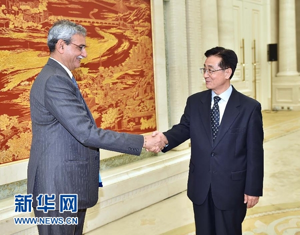 5月9日，中共中央書(shū)記處書(shū)記、中央紀(jì)委副書(shū)記趙洪祝在北京會(huì)見(jiàn)印度中央監(jiān)察委員會(huì)主席喬杜里。 新華社記者 李濤 攝