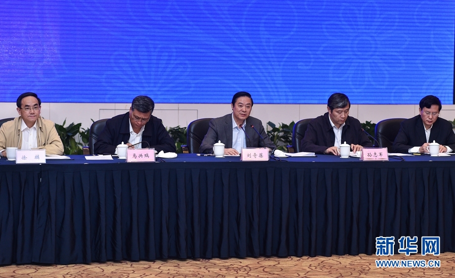 5月12日，中宣部在深圳召開以新發(fā)展理念引領(lǐng)文化改革發(fā)展座談會(huì)。中共中央政治局委員、中央書記處書記、中宣部部長(zhǎng)劉奇葆出席會(huì)議并講話。新華社記者 毛思倩 攝