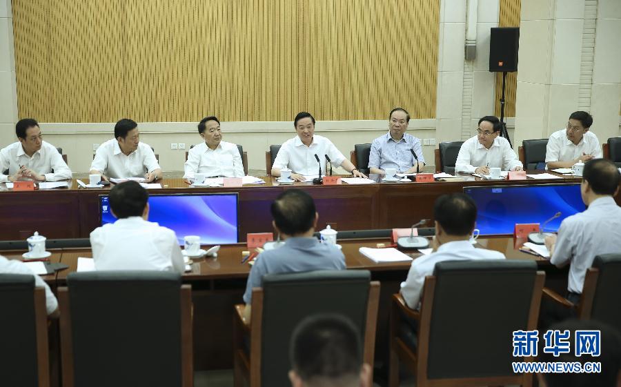 8月31日，中宣部在北京召開(kāi)創(chuàng)新新聞傳播工作交流會(huì)，中共中央政治局委員、中央書(shū)記處書(shū)記、中宣部部長(zhǎng)劉奇葆出席會(huì)議并講話。新華社記者蘭紅光攝