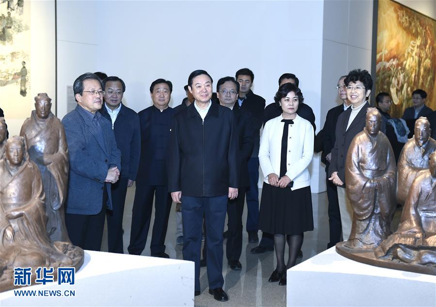 12月6日，中共中央政治局委員、中央書(shū)記處書(shū)記、中宣部部長(zhǎng)劉奇葆在北京參觀中華文明歷史題材美術(shù)創(chuàng)作工程入選作品展覽。 新華社記者張領(lǐng)攝