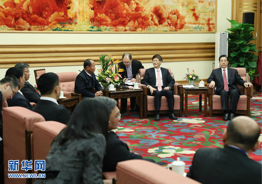 12月27日，中共中央政治局委員、中央政法委書(shū)記孟建柱在北京集體會(huì)見(jiàn)出席湄公河流域執(zhí)法安全合作機(jī)制成立五周年部長(zhǎng)級(jí)會(huì)議的各國(guó)代表團(tuán)團(tuán)長(zhǎng)。新華社記者 王曄 攝 