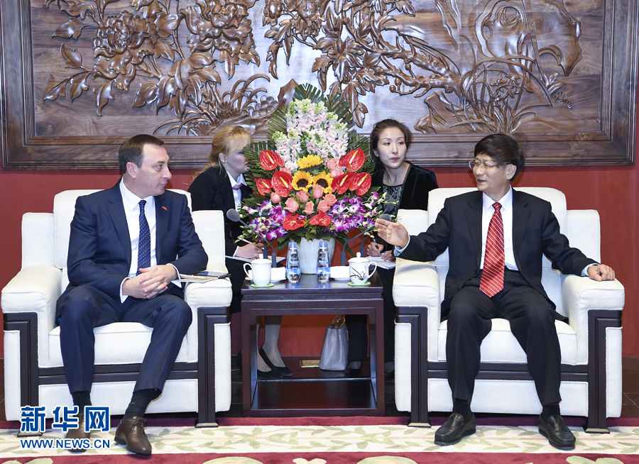 4月10日，中共中央政治局委員、中央政法委書記、中白政府間合作委員會中方主席孟建柱在北京會見白俄羅斯總統(tǒng)辦公廳副主任、中白政府間合作委員會白方主席斯諾普科夫。新華社記者 張領 攝