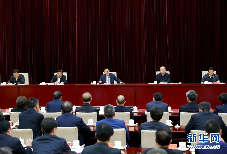 4月13日，中央宣傳部、中央政法委在北京召開貫徹落實(shí)《關(guān)于進(jìn)一步把社會(huì)主義核心價(jià)值觀融入法治建設(shè)的指導(dǎo)意見》電視電話會(huì)議。中共中央政治局委員、中央書記處書記、中宣部部長劉奇葆出席會(huì)議并講話。新華社記者丁海濤攝