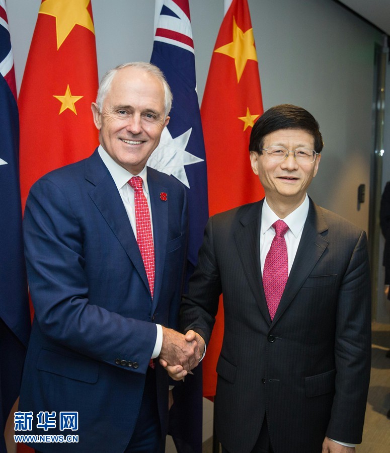 4月21日，正在澳大利亞訪問(wèn)的中共中央政治局委員、中央政法委書(shū)記孟建柱（右）在悉尼會(huì)見(jiàn)澳總理特恩布爾。 新華社發(fā)（朱宏業(yè)攝） 