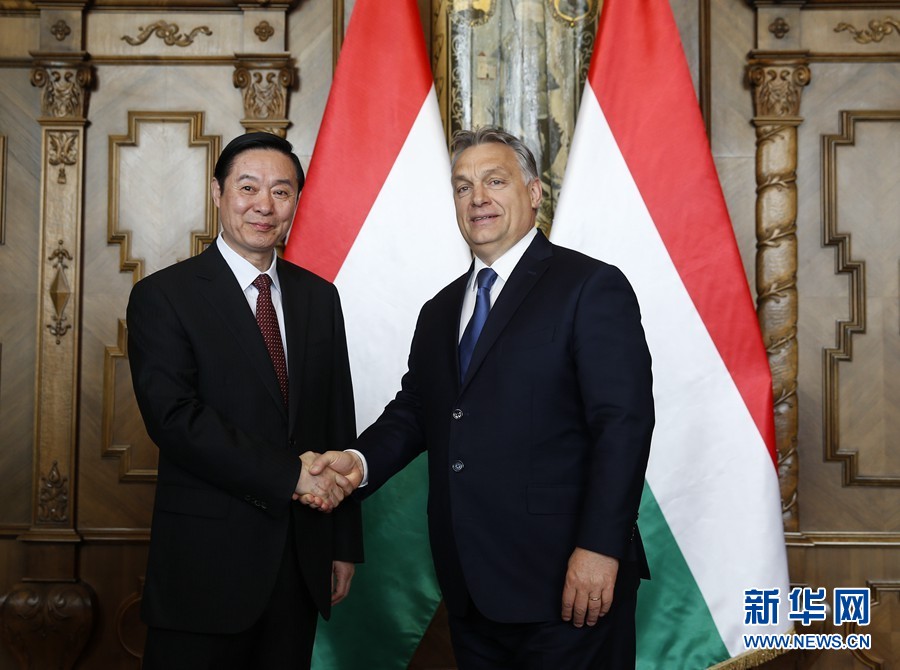4月24日，在匈牙利首都布達(dá)佩斯，匈牙利總理、青民盟主席歐爾班（右）會(huì)見中共中央政治局委員、中央書記處書記、中宣部部長劉奇葆。新華社記者葉平凡攝
