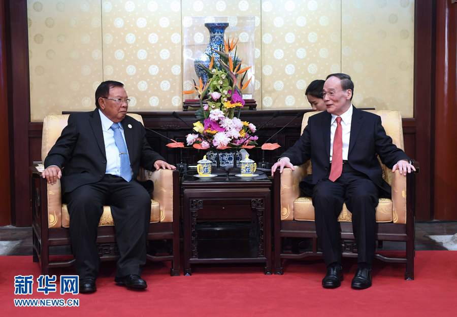 5月13日，中共中央政治局常委、中央紀(jì)委書記王岐山在北京釣魚臺(tái)國賓館會(huì)見老撾人民革命黨中央總書記、國家主席本揚(yáng)。 新華社記者 饒愛民攝