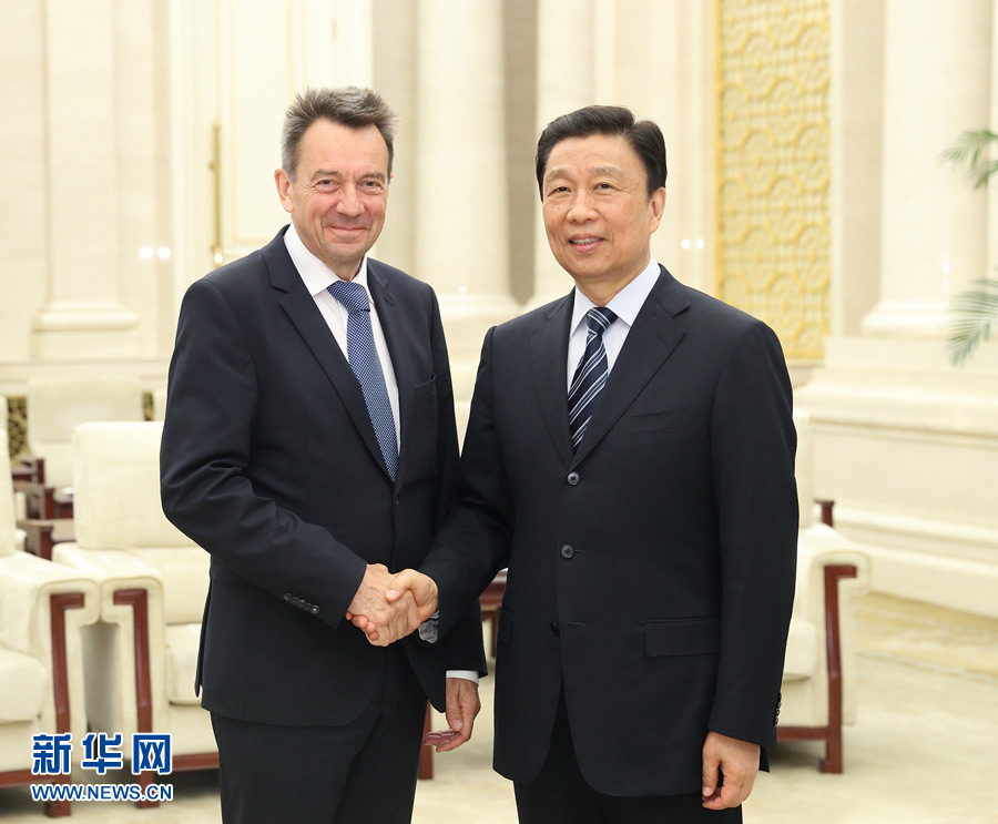 5月15日，國家副主席、中國紅十字會(huì)名譽(yù)會(huì)長(zhǎng)李源潮在北京會(huì)見來華出席&ldquo;一帶一路&rdquo;國際合作高峰論壇的紅十字國際委員會(huì)主席莫雷爾。新華社記者 王曄 攝