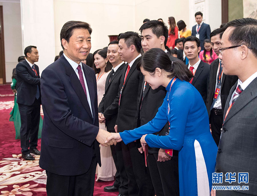 5月22日，中共中央政治局委員、國家副主席李源潮在北京會見越南胡志明共青團中央書記處第一書記黎國鋒率領的越南青年代表團。 新華社記者李濤 攝