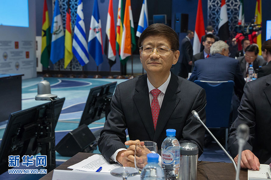 5月24日，在俄羅斯扎維多沃，中共中央政治局委員、中央政法委書記孟建柱出席國際安全事務(wù)高級代表會議。 5月24日，中共中央政治局委員、中央政法委書記孟建柱在俄羅斯出席國際安全事務(wù)高級代表會議，就加強國際執(zhí)法安全合作、防范打擊恐怖主義作主旨發(fā)言。來自95個國家和國際組織的代表參加會議。新華社記者白雪騏攝