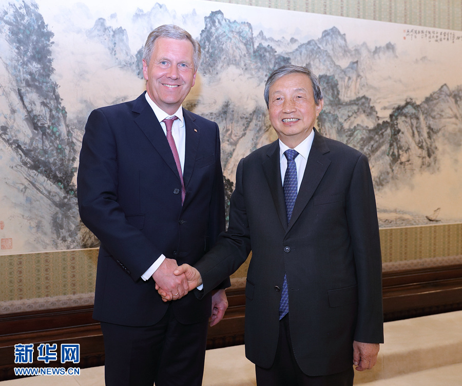 6月13日，國務(wù)院副總理馬凱在北京中南海紫光閣會見德國前總統(tǒng)、全球中小企業(yè)聯(lián)盟全球主席武爾夫。 新華社記者 王曄 攝 