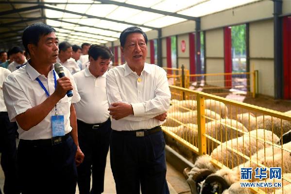 (時政)張平率中央代表團(tuán)四分團(tuán)赴巴彥淖爾慰問各族干部群眾