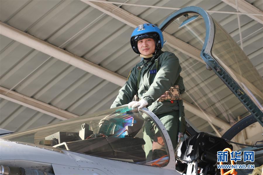 （建軍90周年&middot;英雄&middot;圖文互動(dòng)）（1）聽，渤海灣有風(fēng)吹過來&mdash;&mdash;追記海軍某艦載航空兵部隊(duì)一級(jí)飛行員張超
